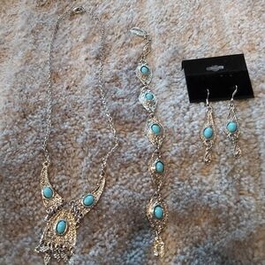 Silvertone Necklace-bracelet and earrings/4 pieces/B1